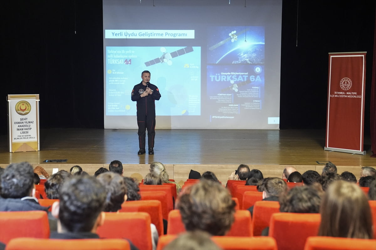 Türkiye'nin uzaya çıkan ilk astronotu Alper Gezeravcı, "Türkiye Yüzyılında Uzay Araştırmaları...