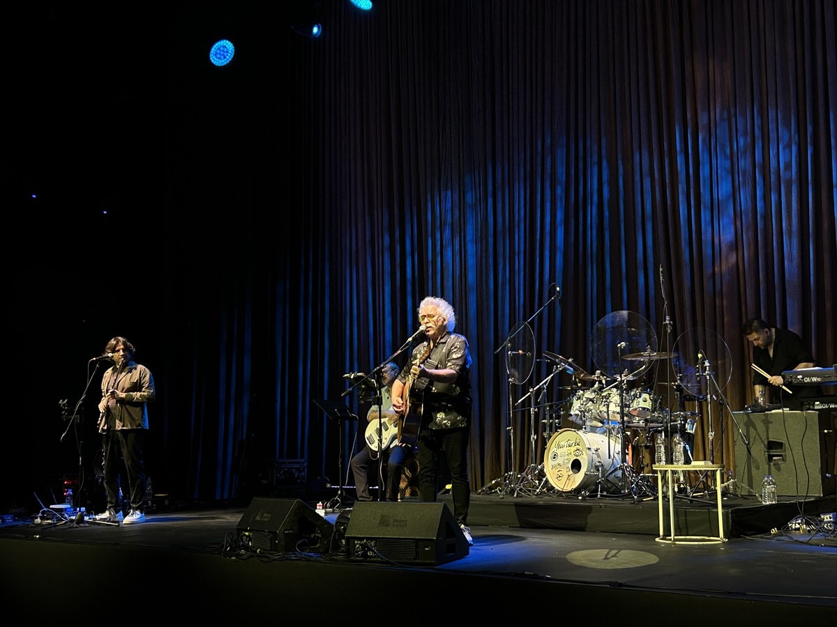Türkiye'nin uzun soluklu müzik gruplarından Yeni Türkü, İstanbul'da DasDas Ataşehir'de...