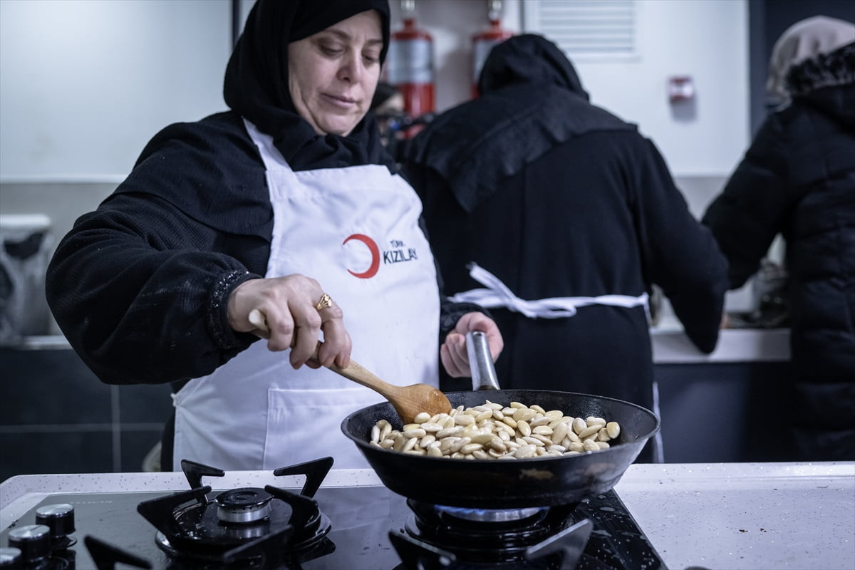 Türkiye'ye tedavi amaçlı gelen Gazzeli kadınlar, yaklaşık iki yıldır kendilerini yalnız bırakmayan...