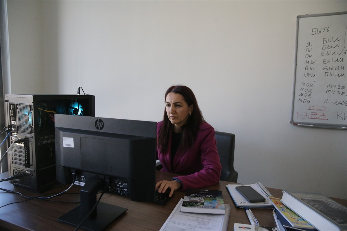 Türkiye'ye üniversite eğitimi için 25 yıl önce Kazakistan'dan gelen Ahıska Türkü akademisyen Doç....