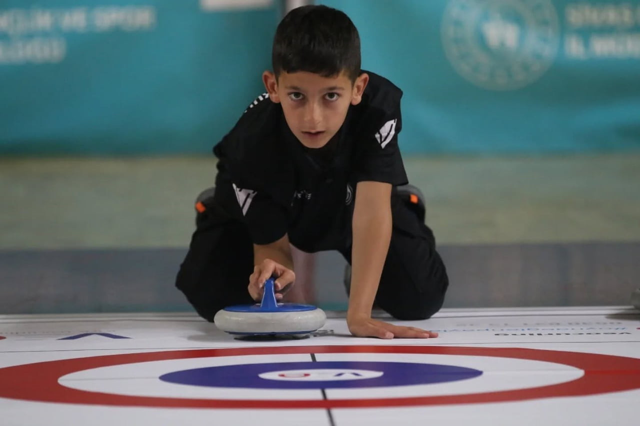 TÜRKİYE’NİN DÖRT BİR YANINDAN GELEN 120 SPORCU, OKUL SPORLARI FLOOR CURLİNG TÜRKİYE ŞAMPİYONASI...