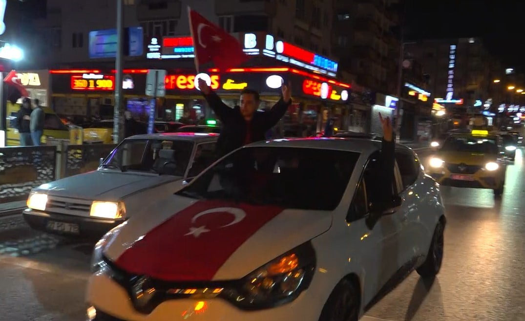 TÜRKİYE’NİN DÜNYA KUPASI BAŞARI GAZİANTEP’TE COŞKUYLA KUTLANDI