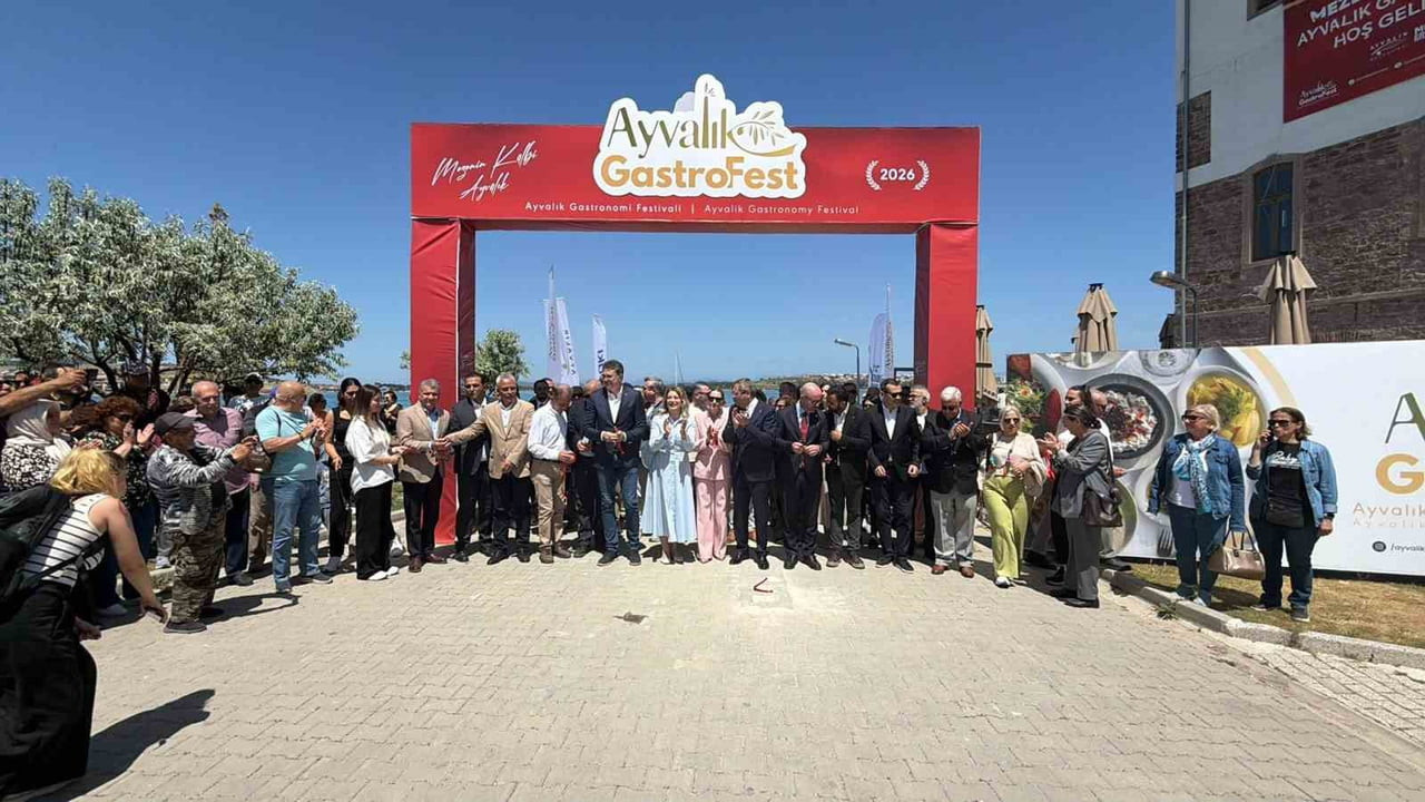 TÜRKİYE’NİN EN ÖNEMLİ LEZZET DURAKLARINDAN BİRİ OLAN AYVALIK’TA BU YIL 2. KEZ DÜZENLENEN...