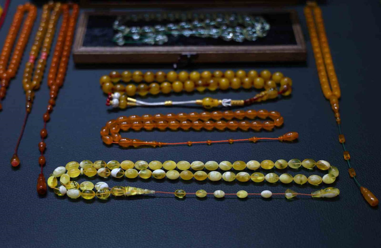 TÜRKİYE’NİN EN ÖNEMLİ TESPİH ÜRETİM MERKEZLERİNDEN ADANA’DA TESPİHCİLERİN EL EMEĞİ GÖZ NURU...