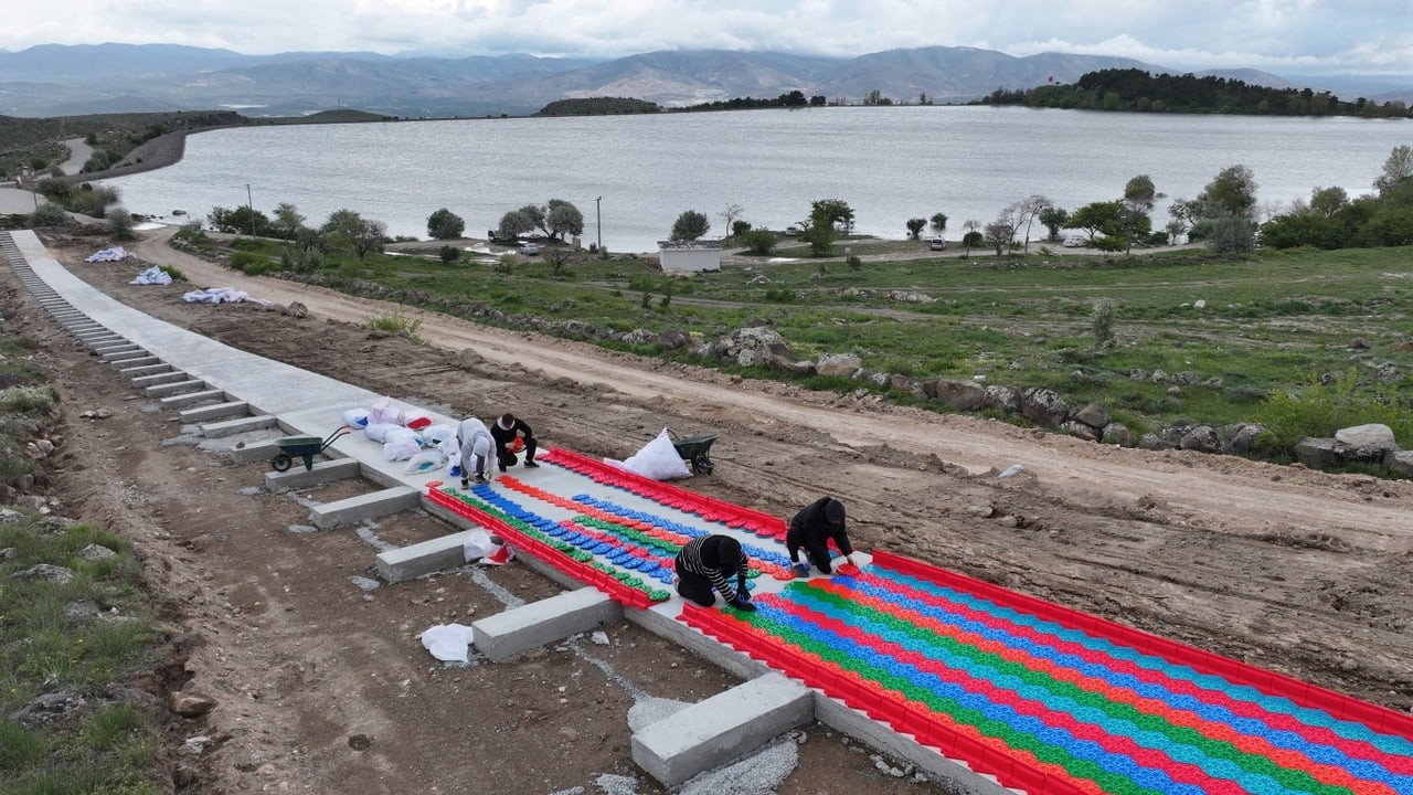 TÜRKİYE’NİN EN UZUN RENKLİ KAYDIRAĞI GEBERE’DE HİZMETE HAZIRLANIYOR