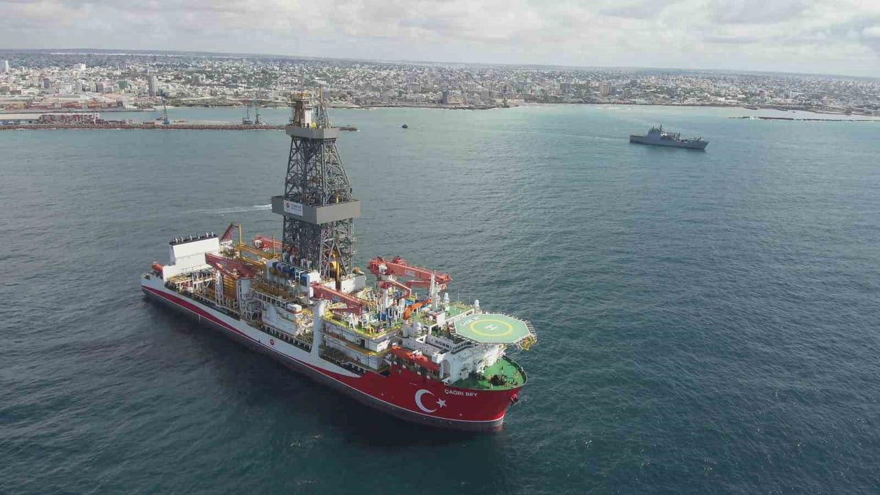 TÜRKİYE’NİN YURT DIŞINDAKİ İLK DERİN DENİZ ARAMA SONDAJINI SOMALİ’DE GERÇEKLEŞTİRECEK OLAN ÇAĞRI...