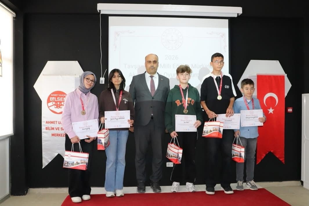 TURNUVADA İKİ BİRİNCİLİK VE BİR İKİNCİLİK KAZANAN KURUÇAY ORTAOKULU ÖĞRENCİLERİ, İLÇE MİLLİ EĞİTİM...