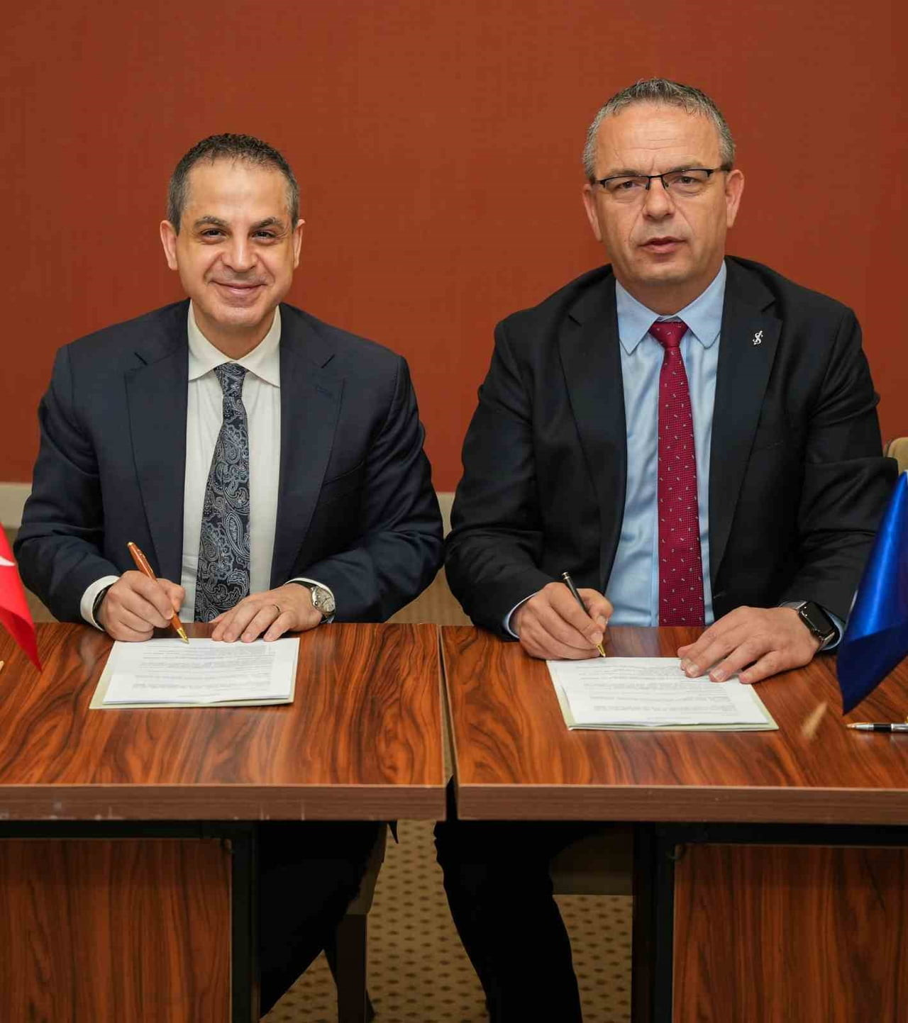 TÜROFED BAŞKANI ERKAN YAĞCI VE İŞ BANKASI GENEL MÜDÜR YARDIMCISI SEZGİN YILMAZ