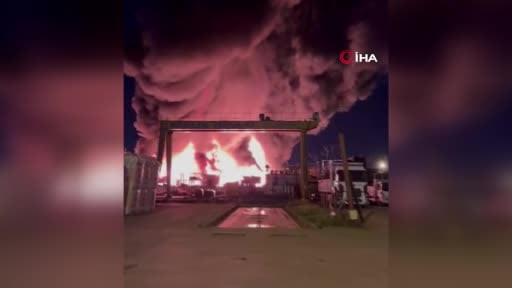 Tuzla’da bir polyester fabrikasında bilinmeyen bir nedenle yangın çıktı. İhbar üzerine olay yerine...