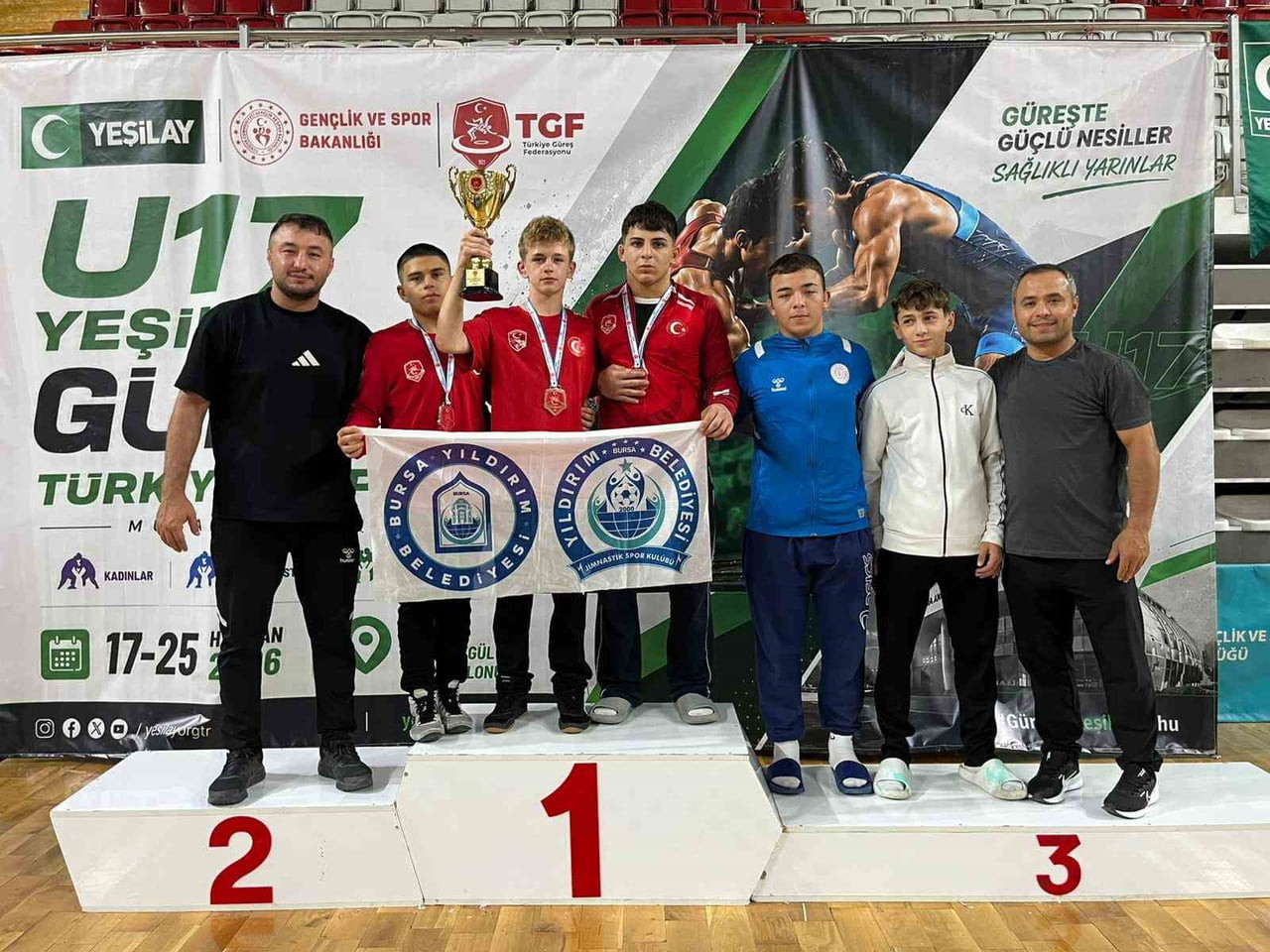 U17 YILDIZLAR GÜREŞ ŞAMPİYONASI'NDA TAKIM HALİNDE İKİNCİ OLAN YILDIRIM BELEDİYESPOR, BÜYÜK BİR...