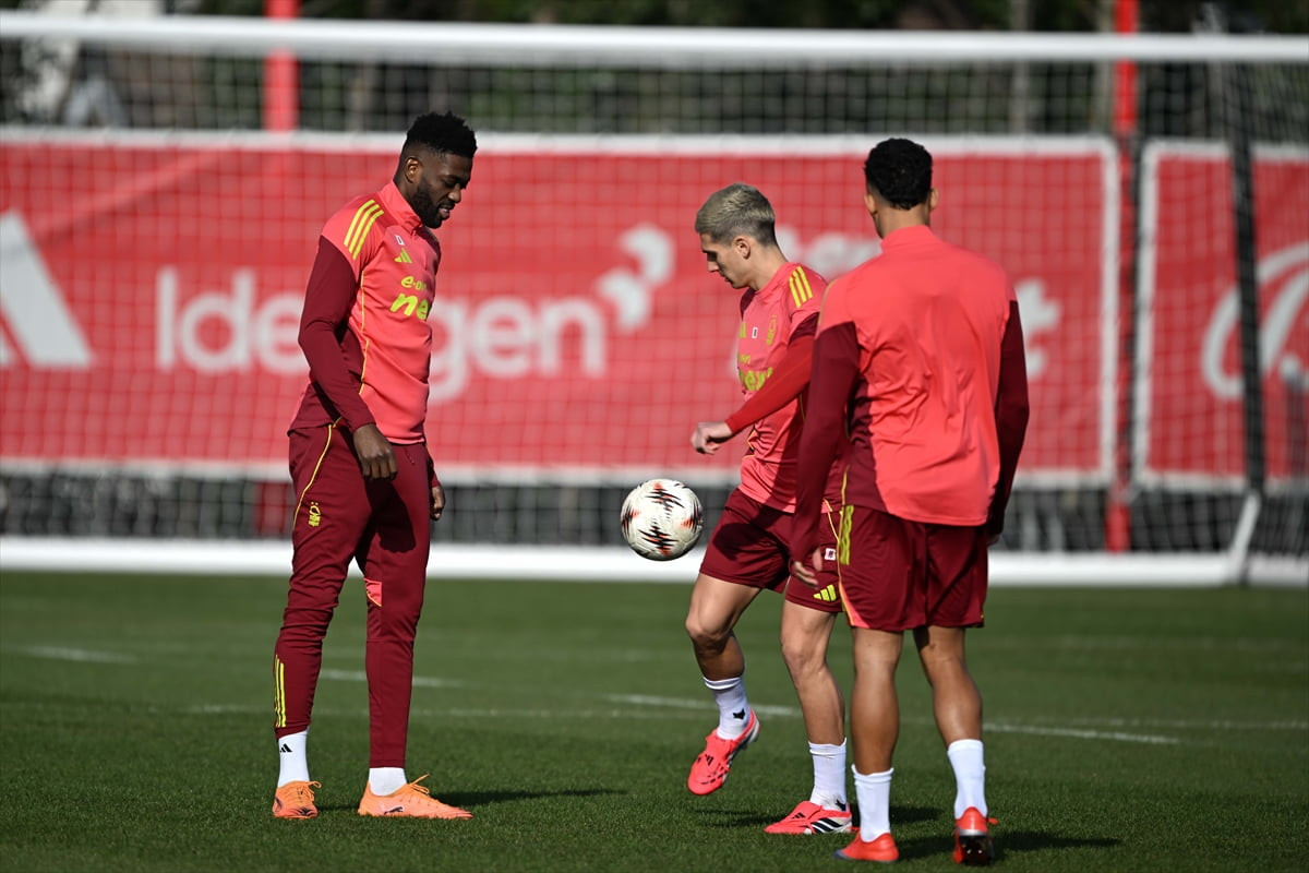 UEFA Avrupa Ligi son 16 play-off turu rövanşında yarın Fenerbahçe'yi konuk edecek İngiltere...