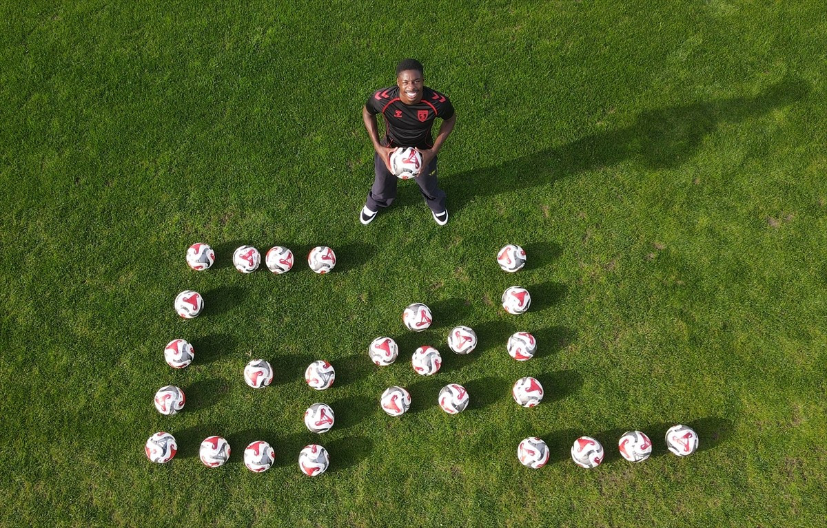 UEFA Konferans Ligi ve Trendyol Süper Lig'de gösterdiği performansla Samsunspor'un başarısında rol...