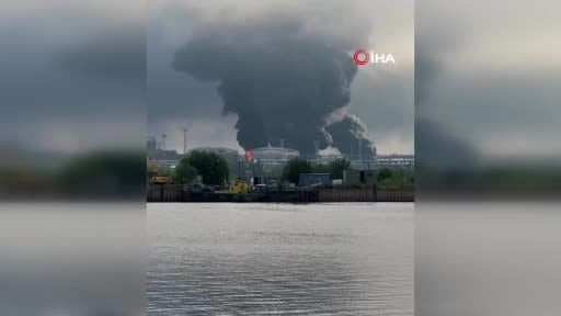 Ukrayna basını, Ukrayna'nın Rusya’nın St. Petersburg kentindeki petrol terminalini dron ile...