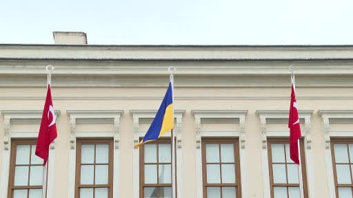 Ukrayna Devlet Başkanı Vladimir Zelenskiy, Cumhurbaşkanlığı Dolmabahçe Çalışma Ofisi’ndeki...