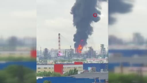 Ukrayna ordusunun Rusya'nın Moskova bölgesindeki bir petrol rafinerisine gerçekleştirdiği insansız...
