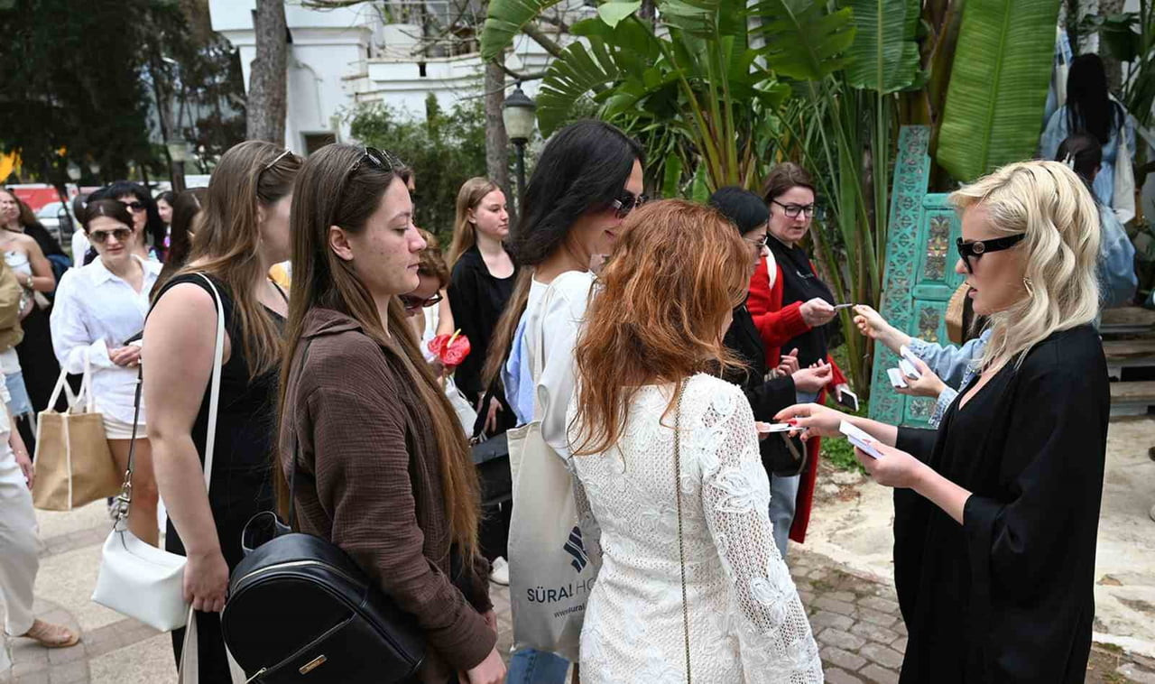 UKRAYNA’DAN GELEN 100 SEYAHAT ACENTESİ YETKİLİSİ, KEMER’DE TURİSTİK TESİSLERİ ZİYARET EDEREK BÖLGE...