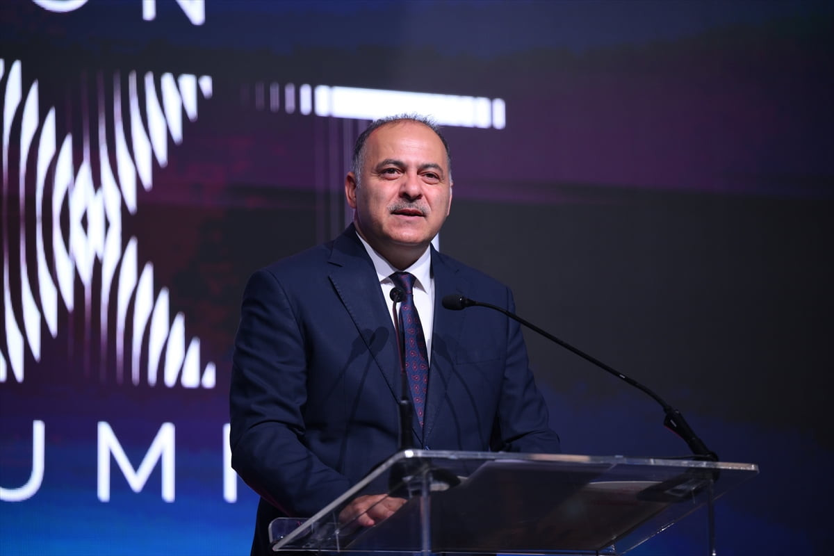 Ulaştırma ve Altyapı Bakan Yardımcısı Ömer Fatih Sayan, Yapay zeka şirketi Cerebrum Tech'in...