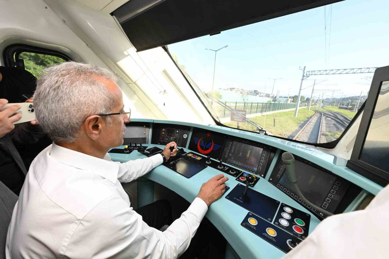 ULAŞTIRMA VE ALTYAPI BAKANI ABDULKADİR URALOĞLU, 12 NİSAN 2018’DE MODERNİZE EDİLEREK YENİDEN...