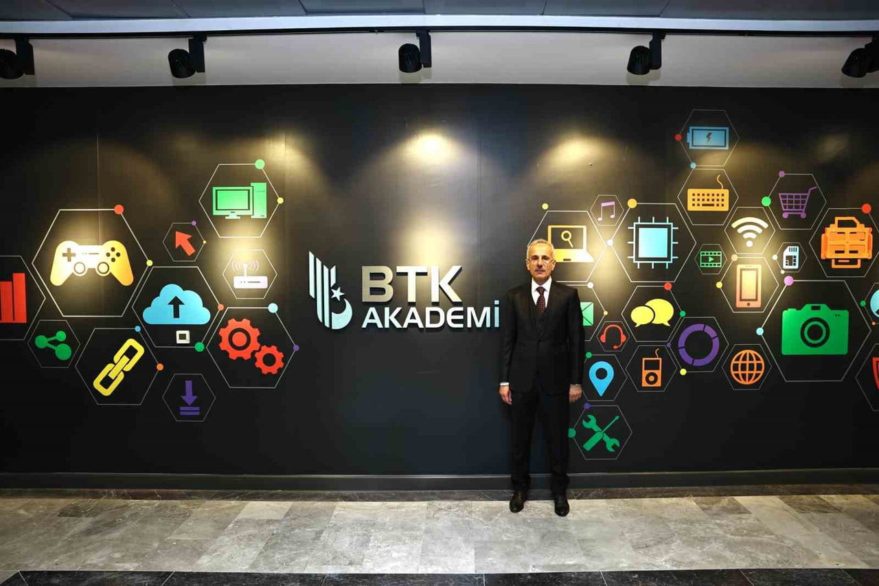 ULAŞTIRMA VE ALTYAPI BAKANI ABDULKADİR URALOĞLU