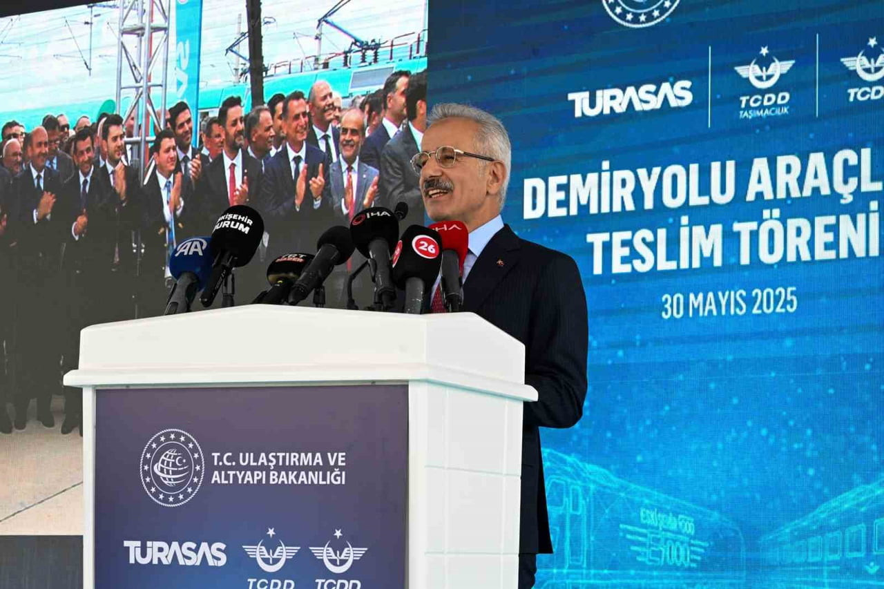 ULAŞTIRMA VE ALTYAPI BAKANI ABDULKADİR URALOĞLU