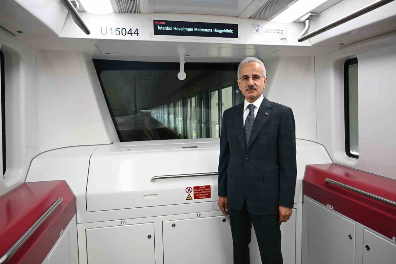 ULAŞTIRMA VE ALTYAPI BAKANI ABDULKADİR URALOĞLU