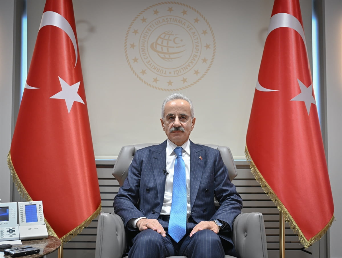 Ulaştırma ve Altyapı Bakanı Abdulkadir Uraloğlu, AA muhabirine, Bakanlığının 2025 yılı...