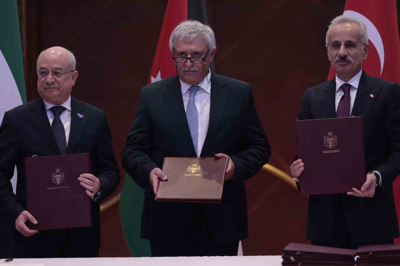 ULAŞTIRMA VE ALTYAPI BAKANI ABDULKADİR URALOĞLU, AMMAN'DA SURİYE ULAŞTIRMA BAKANI YARUB BEDİR VE...