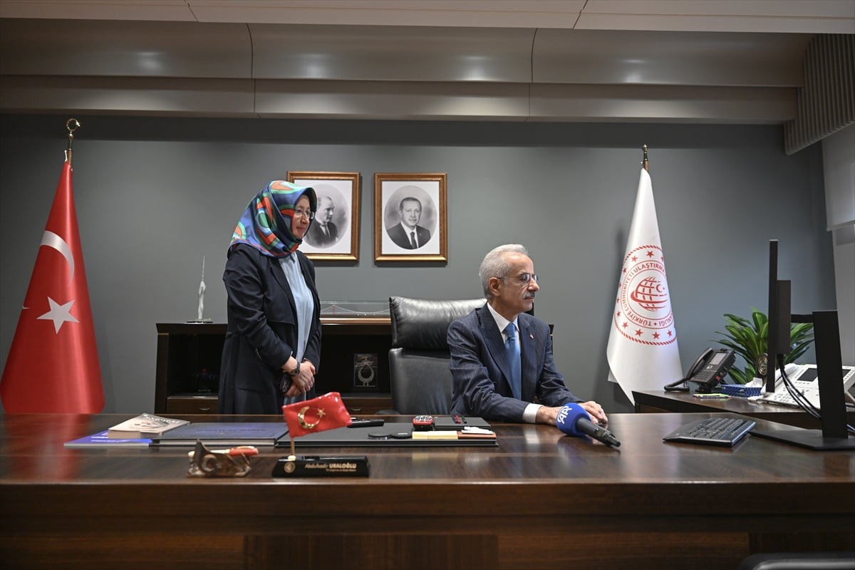Ulaştırma ve Altyapı Bakanı Abdulkadir Uraloğlu, Anadolu Ajansının (AA) gözünden 2025'e damga...