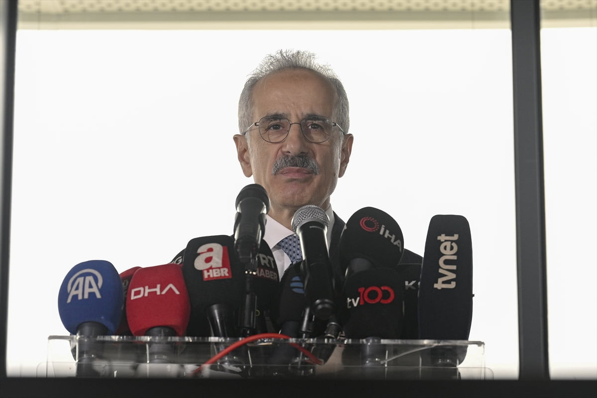 Ulaştırma ve Altyapı Bakanı Abdulkadir Uraloğlu, Ankara Esenboğa Havalimanı'nda yapımı tamamlanan...