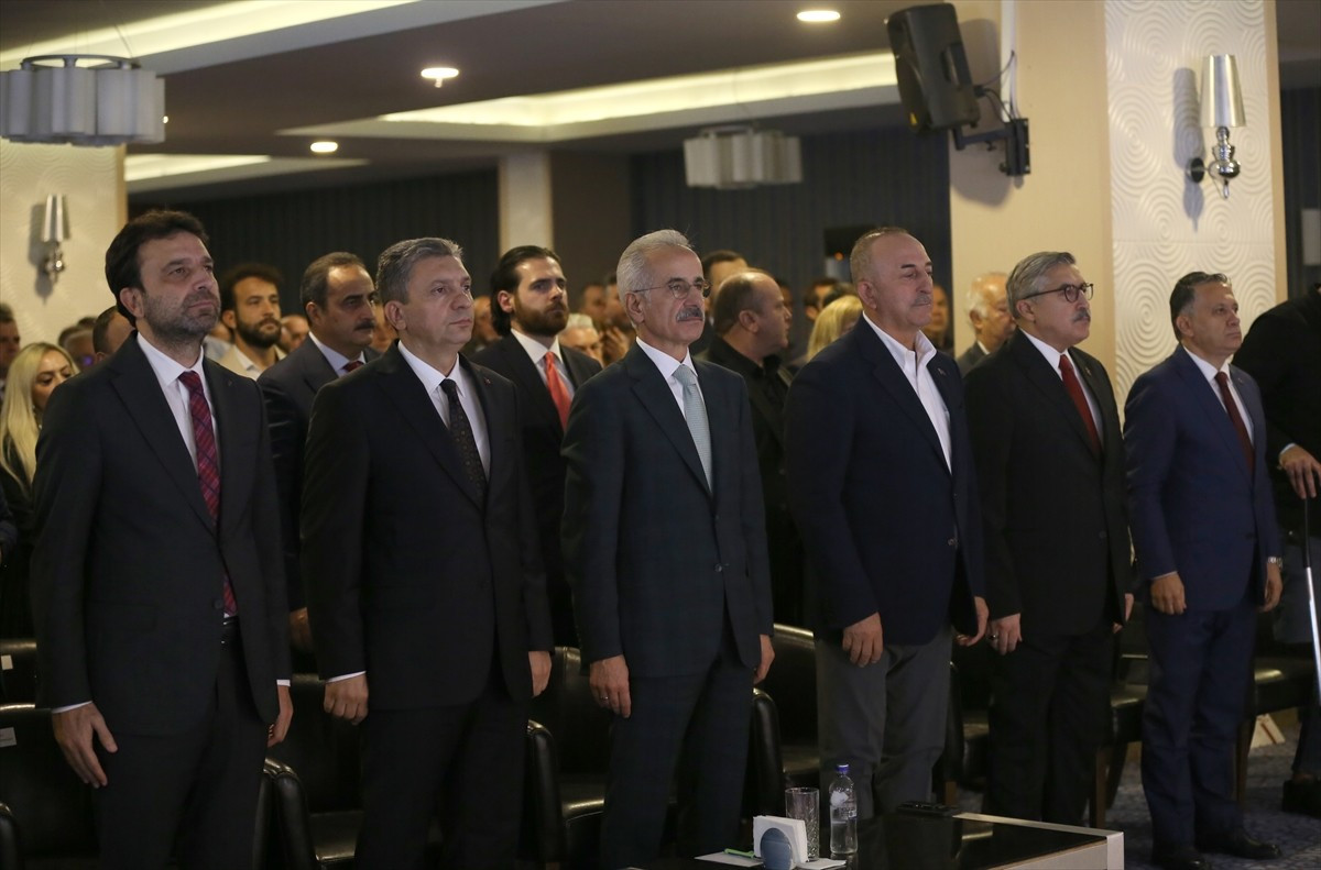 Ulaştırma ve Altyapı Bakanı Abdulkadir Uraloğlu, Antalya'nın Alanya ilçesindeki bir otelde...