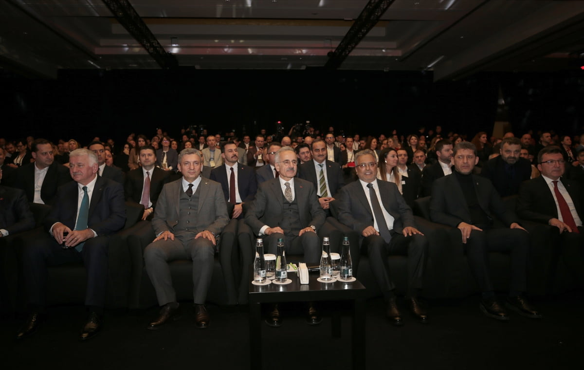  Ulaştırma ve Altyapı Bakanı Abdulkadir Uraloğlu, Antalya'nın Serik ilçesi Kadriye Turizm...