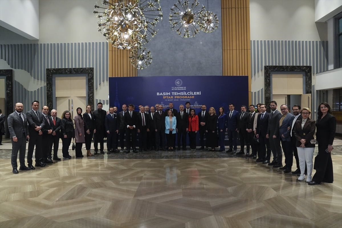 Ulaştırma ve Altyapı Bakanı Abdulkadir Uraloğlu, basın mensuplarıyla iftar programında bir araya...