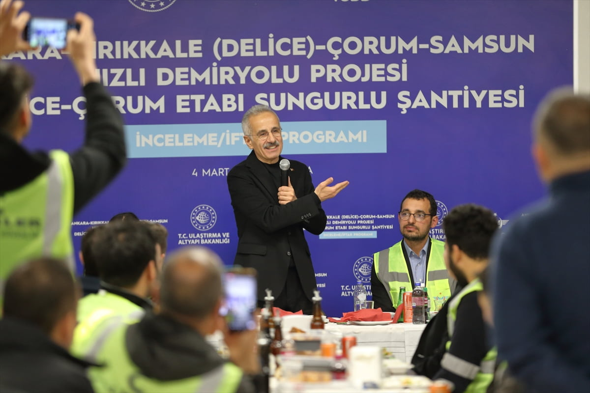 Ulaştırma ve Altyapı Bakanı Abdulkadir Uraloğlu, Çorum'un Sungurlu ilçesinde katıldığı iftar...