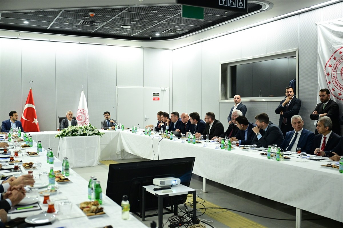 Ulaştırma ve Altyapı Bakanı Abdulkadir Uraloğlu, Halkalı-İstanbul Havalimanı Metro Hattı...