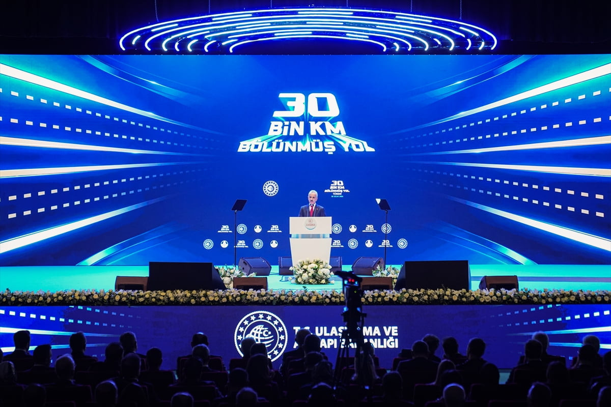 Ulaştırma ve Altyapı Bakanı Abdulkadir Uraloğlu, İstanbul Haliç Kongre Merkezi'nde...