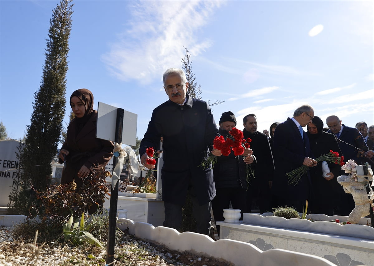 Ulaştırma ve Altyapı Bakanı Abdulkadir Uraloğlu, Kahramanmaraş merkezli 6 Şubat 2023'teki...