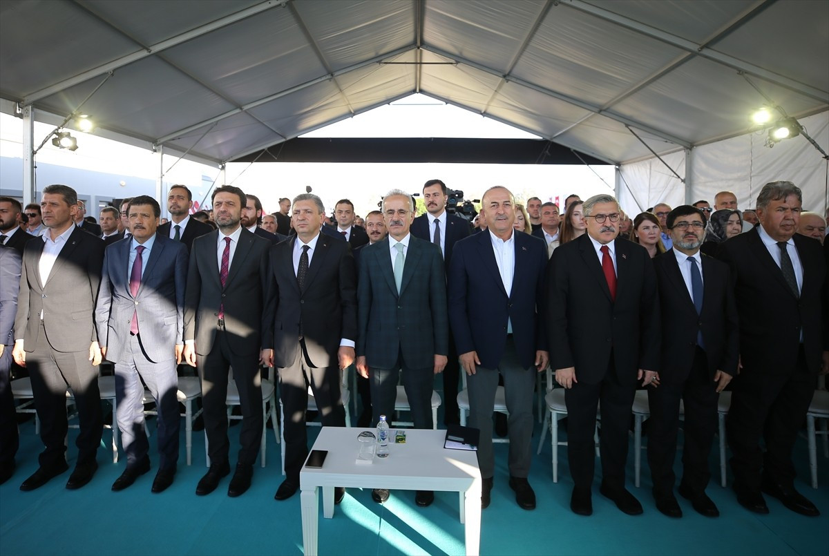 Ulaştırma ve Altyapı Bakanı Abdulkadir Uraloğlu (ortada), Antalya'da Alanya Gazipaşa Yat...