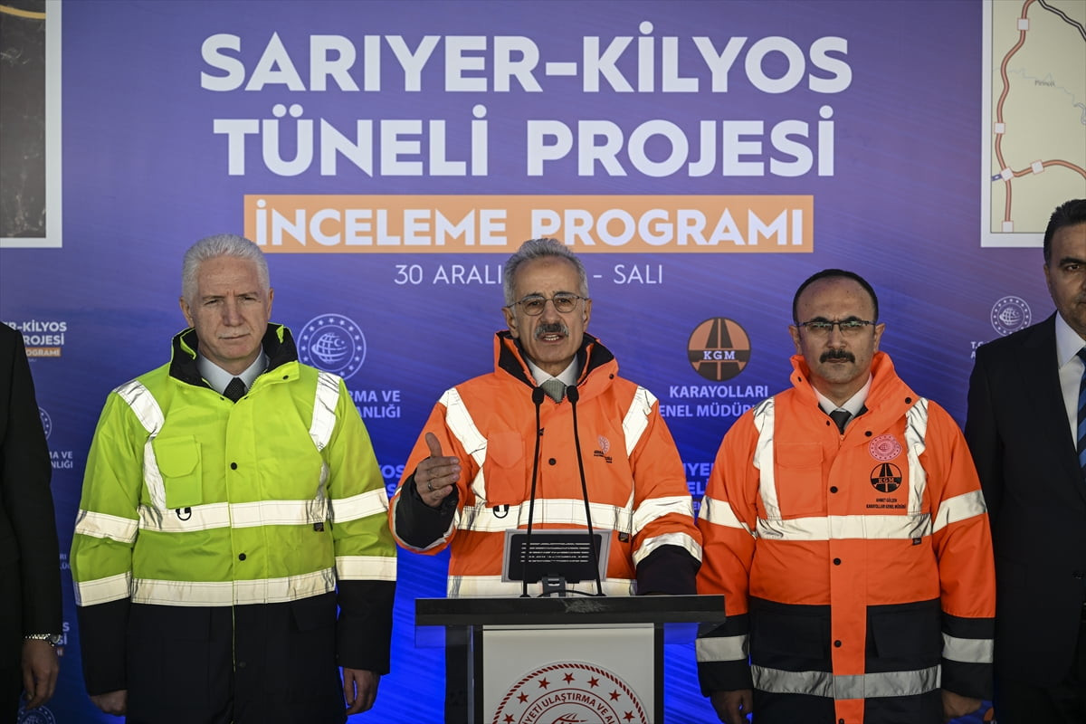 Ulaştırma ve Altyapı Bakanı Abdulkadir Uraloğlu (ortada), Sarıyer-Kilyos Tüneli ve Bağlantı Yolu...
