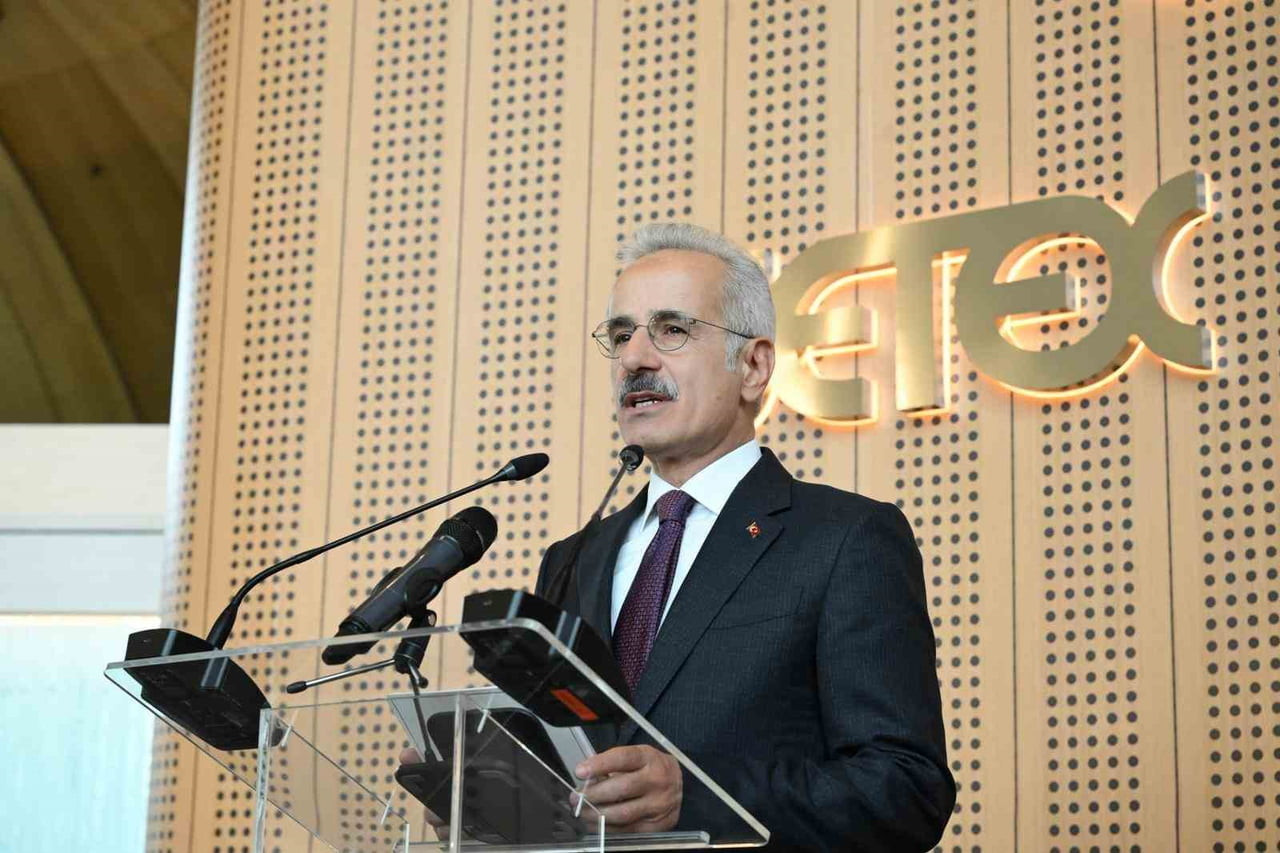 ULAŞTIRMA VE ALTYAPI BAKANI ABDULKADİR URALOĞLU PROGRAMDA KONUŞMA YAPTI