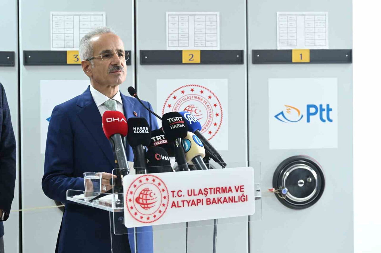 ULAŞTIRMA VE ALTYAPI BAKANI ABDULKADİR URALOĞLU, PTT AŞ TARAFINDAN HAZIRLANAN ‘2026 NATO ZİRVESİ’...
