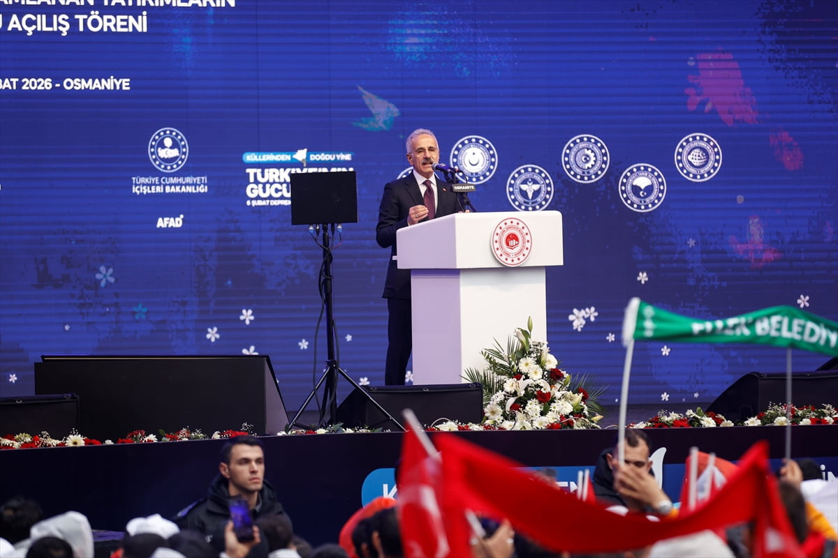 Ulaştırma ve Altyapı Bakanı Abdulkadir Uraloğlu, "Küllerinden Doğdu Yine, Türkiye'min Gücüne Bak"...