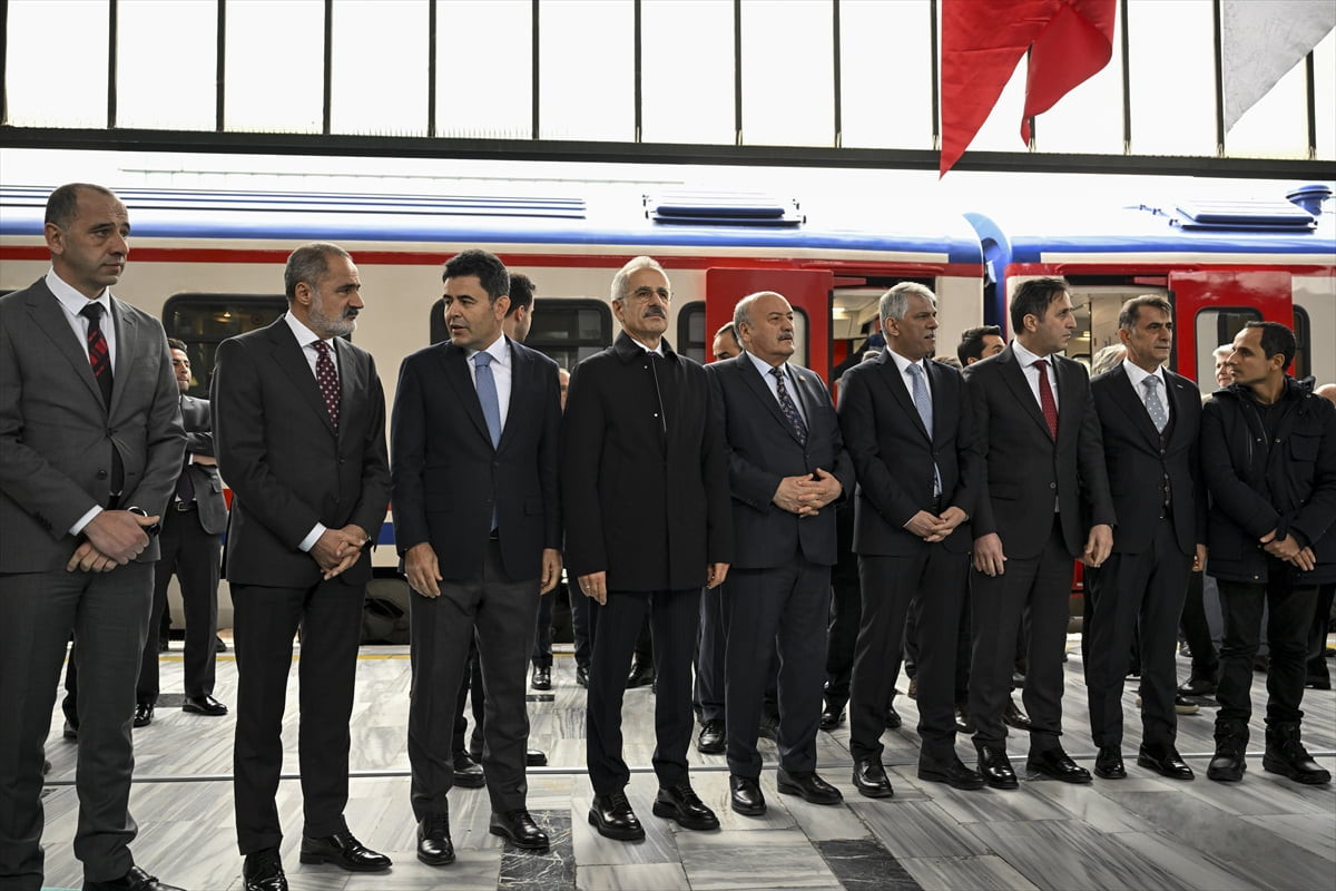 Ulaştırma ve Altyapı Bakanı Abdulkadir Uraloğlu, Tarihi Ankara Garı'nda düzenlenen "Turistik Doğu...