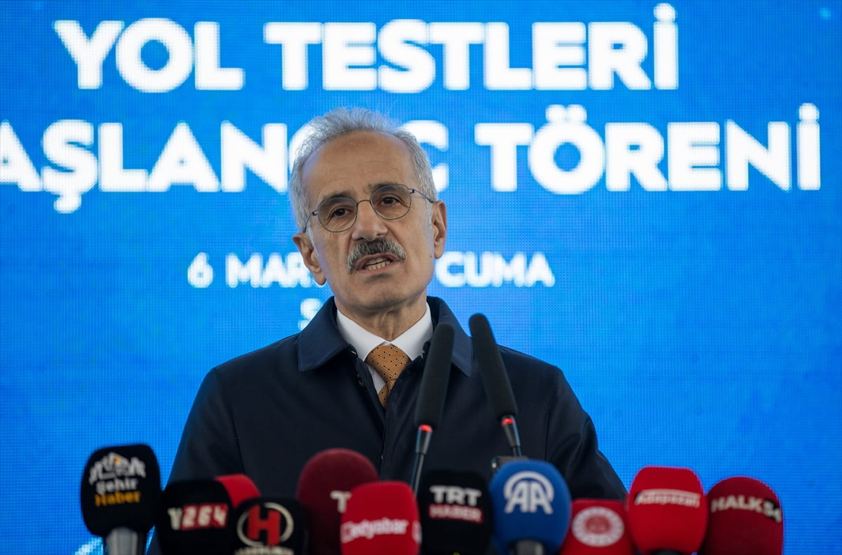 Ulaştırma ve Altyapı Bakanı Abdulkadir Uraloğlu, TÜRASAŞ Sakarya Bölge Müdürlüğü önünde düzenlenen...