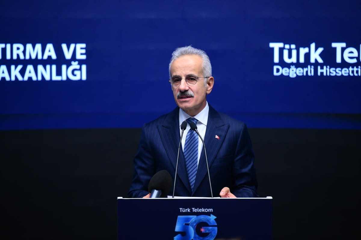 Ulaştırma ve Altyapı Bakanı Abdulkadir Uraloğlu, Türk mühendisler tarafından geliştirilen, milli...