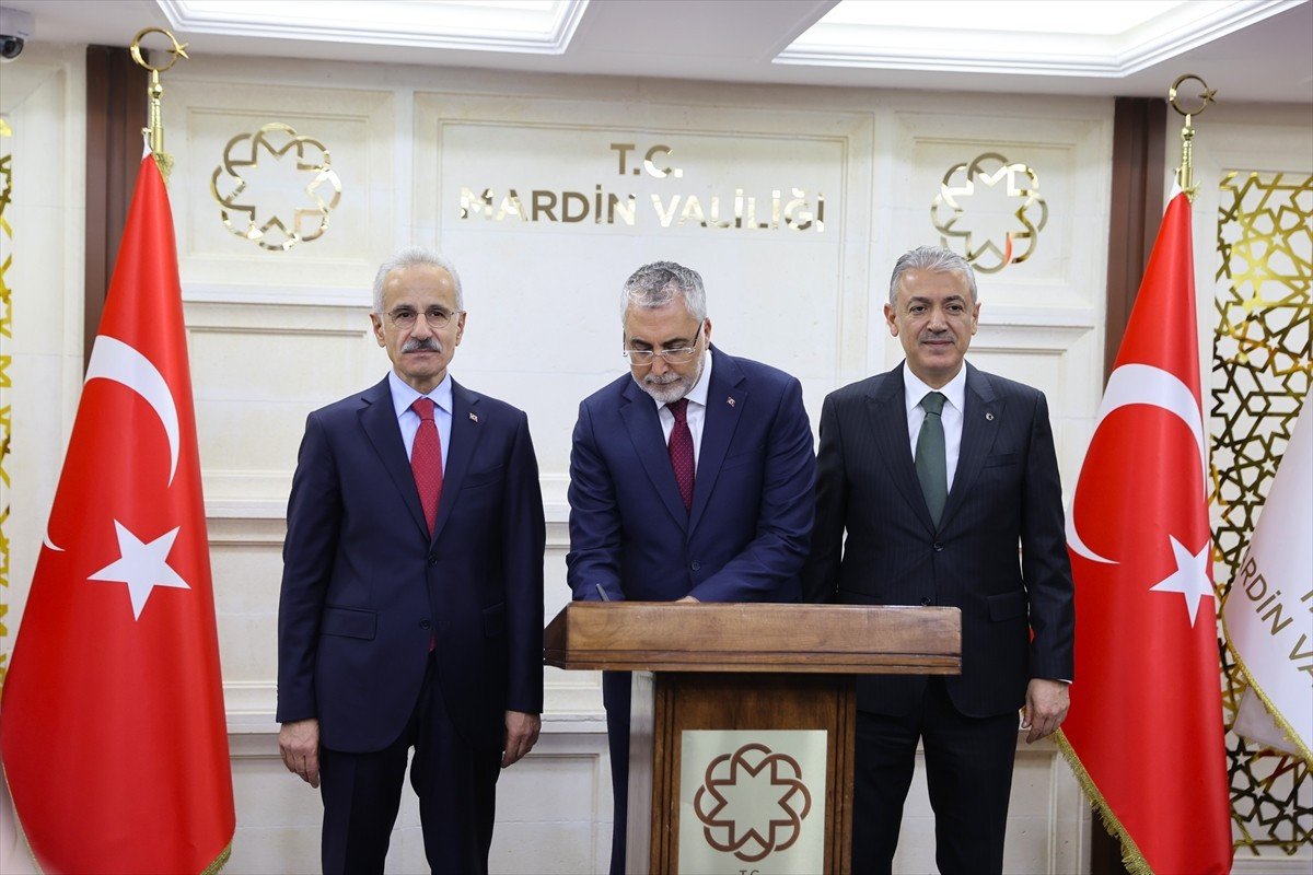 Ulaştırma ve Altyapı Bakanı Abdulkadir Uraloğlu ve Çalışma ve Sosyal Güvenlik Bakanı Vedat...
