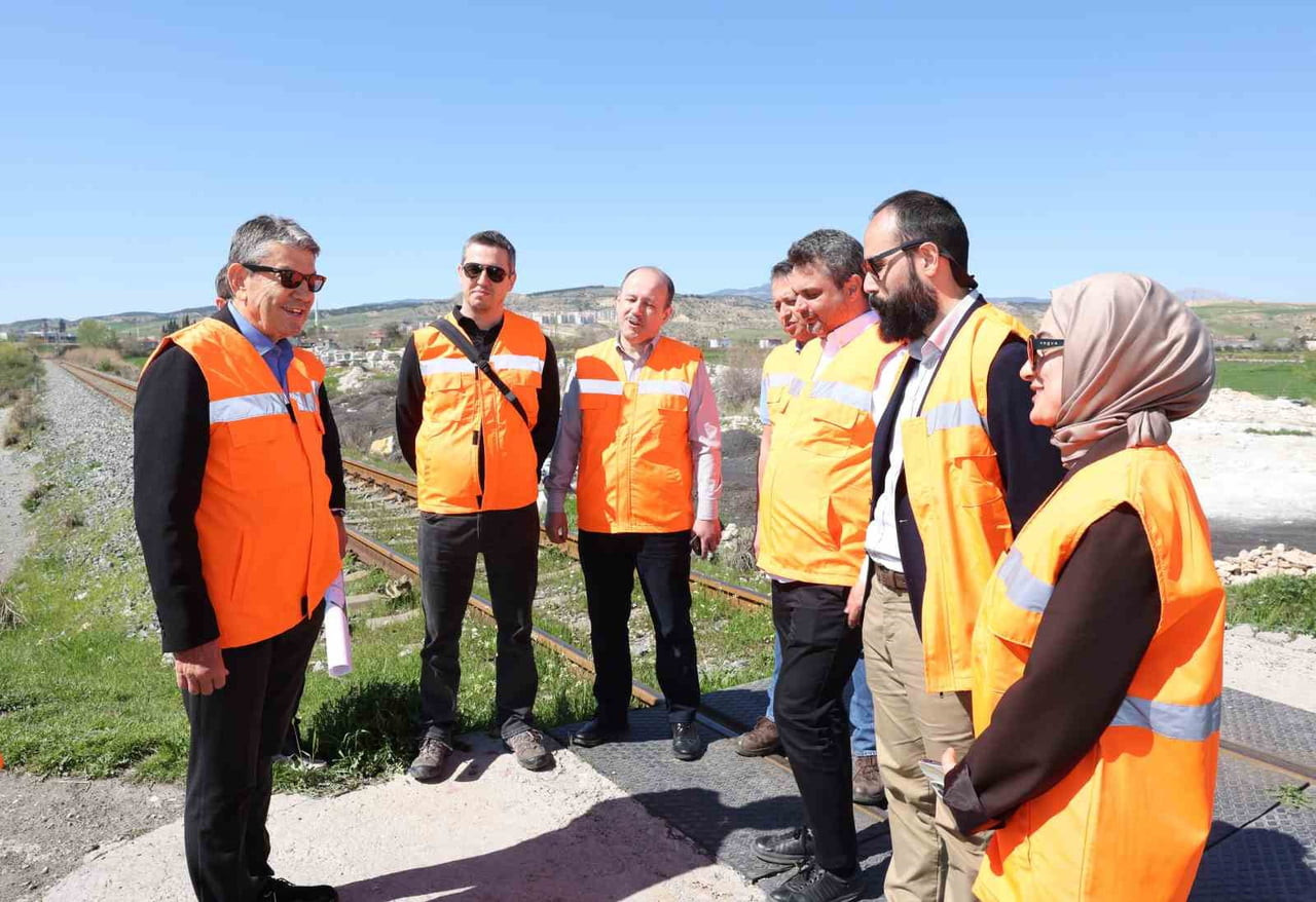 ULAŞTIRMA VE ALTYAPI BAKANLIĞI HEYETİ, DÜNYA BANKASI FİNANSMANIYLA YÜRÜTÜLEN "DEMİRYOLU SON...