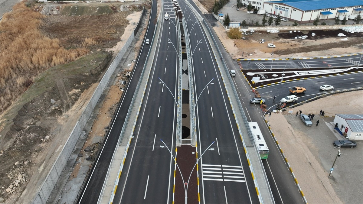 Ulaştırma ve Altyapı Bakanlığı, Van Çevre Yolu'nun toplam uzunluğu 28 kilometre olan birinci ve...
