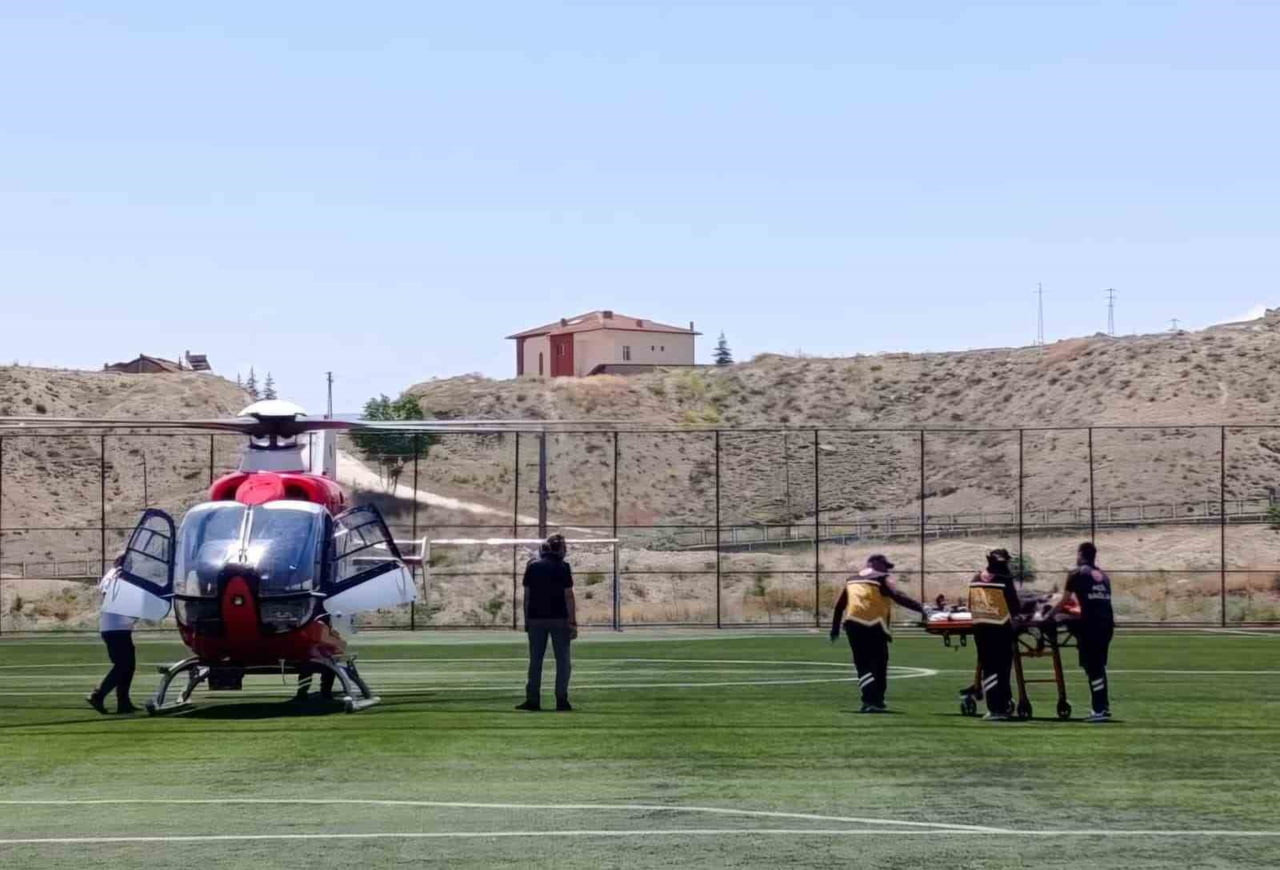 ÜLSERATİF KOLİT HASTASI HAVA AMBULANSIYLA MALATYA'YA SEVK EDİLDİ