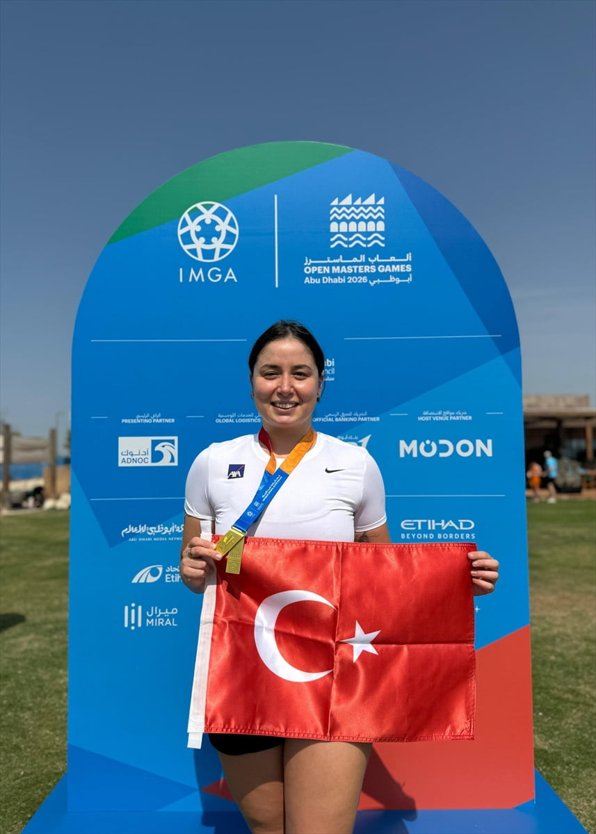 Ultra maraton yüzücüsü Bengisu Avcı, Abu Dabi'de düzenlenen Dünya Master Oyunlarında (Open Master...