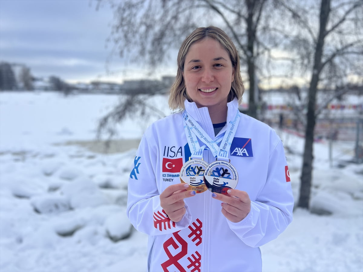 Ultra maraton yüzücüsü Bengisu Avcı, Finlandiya'da düzenlenen 2026 Dünya Kış Yüzme Şampiyonasında...